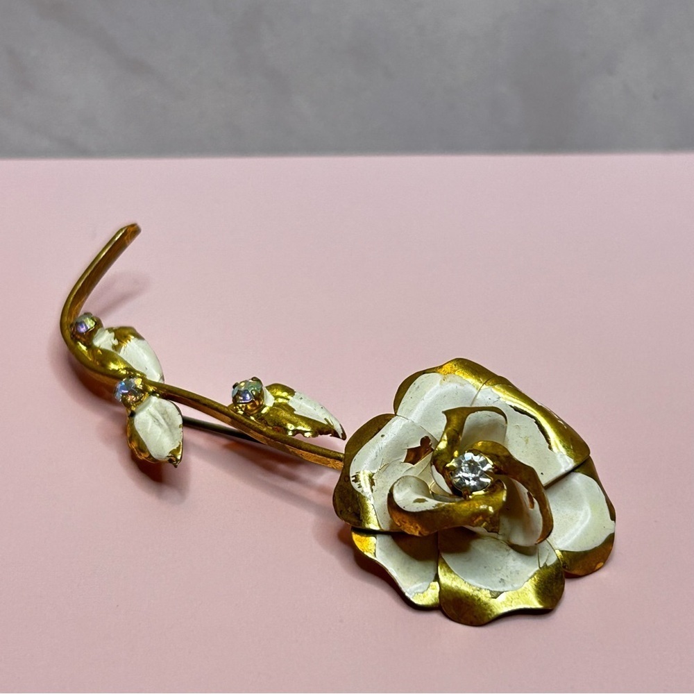 Elegant Gold and White Floral Brooch